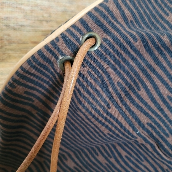 MANUEL Canovas Lined Beach Sling Bag - Picture 6 of 10